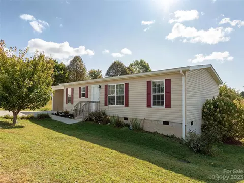 11 Virginia Loop Ln, Hendersonville, NC 28792