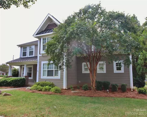 5911 Phyliss Ln, Mint Hill, NC 28227