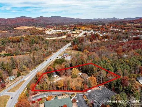 2620 Chimney Rock Rd, Hendersonville, NC 28792