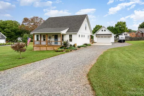 224 W Thomas St, Troutman, NC 28166