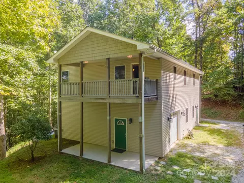 350 Balsam View Rd, Franklin, NC 28734