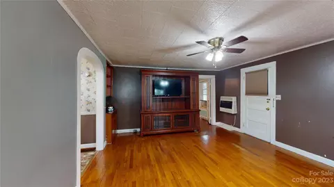 57 Lamar St, Marion, NC 28752 photo 4
