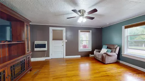57 Lamar St, Marion, NC 28752 photo 5