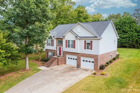 70 Wittenburg Springs Dr, Taylorsville, NC 28681