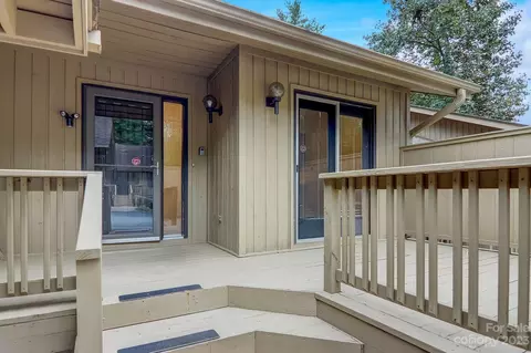 203 N Scarlet Oak Ln, Hendersonville, NC 28791