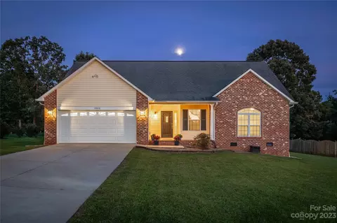 1862 Bonners Cir, Conover, NC 28613