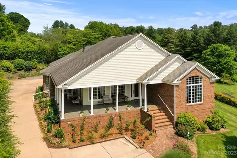 50 Foxfire Estates Cir, Waynesville, NC 28785