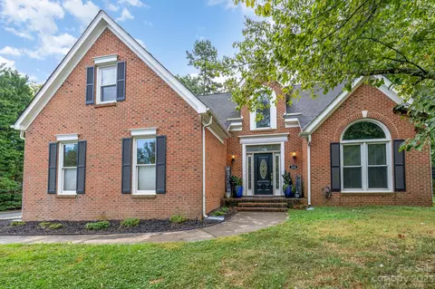 200 Charter Oak Ct, Mooresville, NC 28115