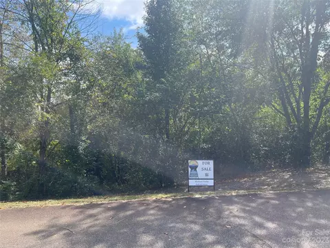 30 Haden Dr, Leicester, NC 28748