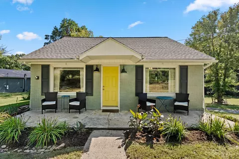 35 Old Fort Rd, Fairview, NC 28730
