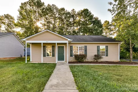 8104 Chimore Ln, Matthews, NC 28105