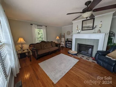 Living - 710 Catfish Rd, Richfield, NC 28137 photo 3 of 4