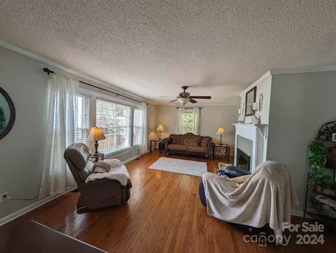 Living - 710 Catfish Rd, Richfield, NC 28137 photo 2 of 4