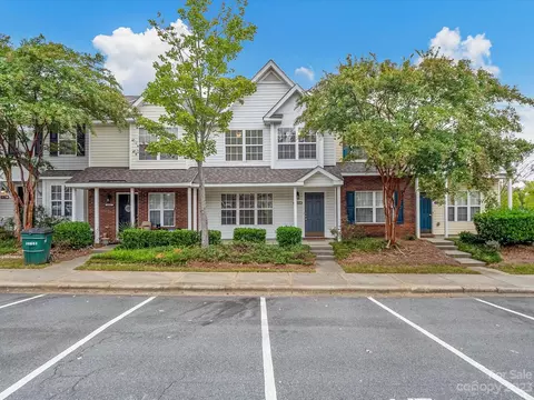 16845 Greenlawn Hills Ct, Charlotte, NC 28213