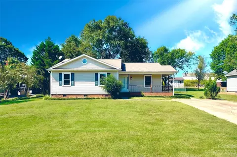 3432 Farm Lake Dr, Concord, NC 28027