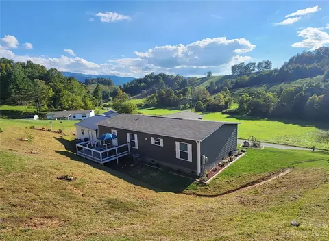 582 John Henry Rd, Burnsville, NC 28714