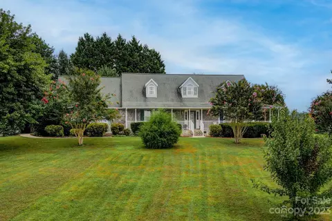 4061 Oakland Dr, Morganton, NC 28655