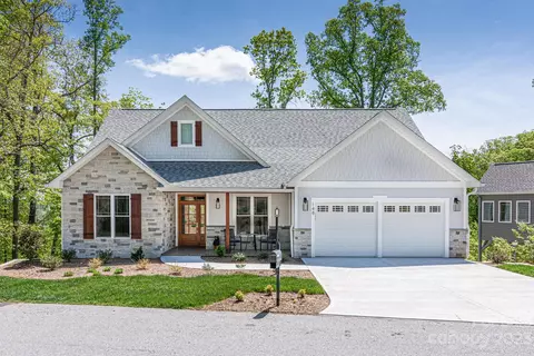148 Dawn Mist Ct, Hendersonville, NC 28791