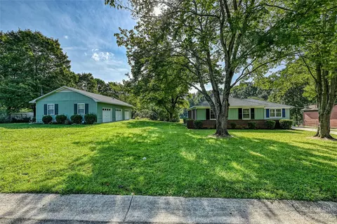 5438 Galway Dr, Charlotte, NC 28215