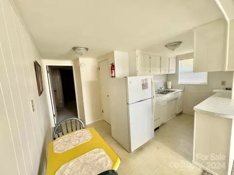 Kitchen - 565 Neely Rd, Brevard, NC 28712 photo 3 of 4