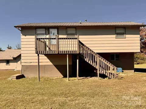 Exterior - 565 Neely Rd, Brevard, NC 28712 photo 4 of 5
