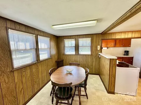 Dining - 565 Neely Rd, Brevard, NC 28712 photo 1 of 2