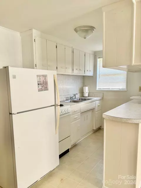Kitchen - 565 Neely Rd, Brevard, NC 28712 photo 4 of 4