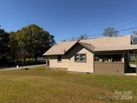 Exterior - 565 Neely Rd, Brevard, NC 28712 photo 2 of 5