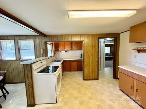 Kitchen - 565 Neely Rd, Brevard, NC 28712 photo 1 of 4