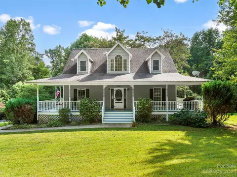 3040 Timber Trl, Hendersonville, NC 28792