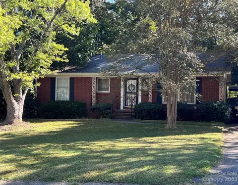 6727 Woodstream Dr, Charlotte, NC 28210