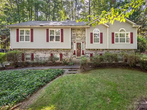24 Forest Knoll Dr, Weaverville, NC 28787