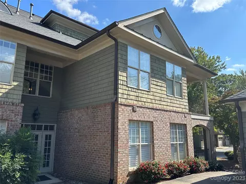 1137 Park West Dr, Charlotte, NC 28209