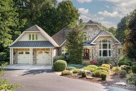74 Farwood Ct, Flat Rock, NC 28731