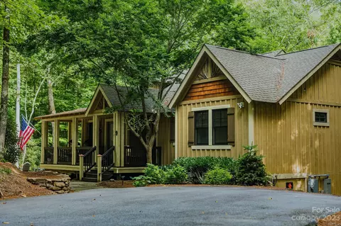 9 Whispering Falls Ct, Tuckasegee, NC 28783