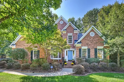 1611 Cape Fear Ct, Matthews, NC 28105