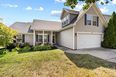 5611 Falls Ridge Ln, Charlotte, NC 28269