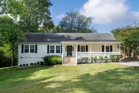 212 Windsor Ct, Hendersonville, NC 28792
