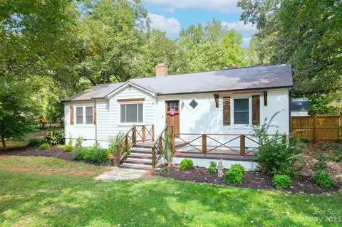 5600 Oak Dr, Charlotte, NC 28216