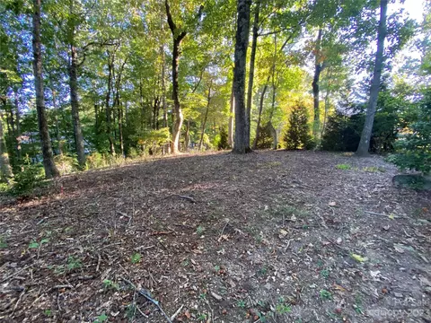 116 Poplar Loop Dr, Flat Rock, NC 28731