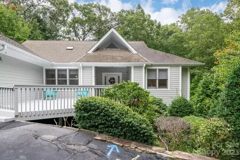 512 Candlewood Ln, Flat Rock, NC 28731