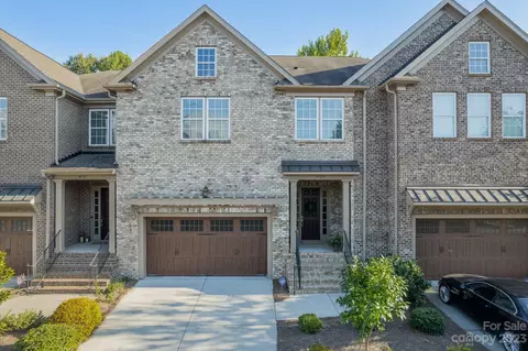 6723 Fairway Row Ln, Charlotte, NC 28277