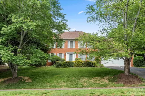 124 Whitefriars Ln, Matthews, NC 28105