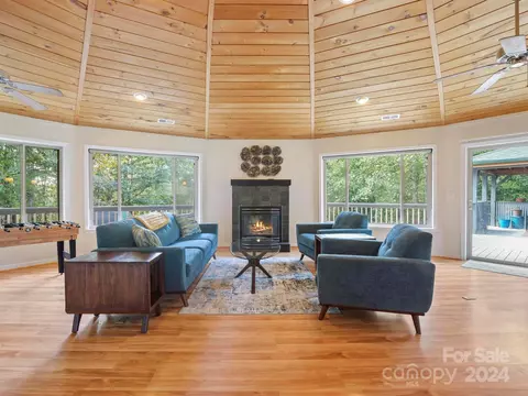 130 Falls Creek Dr, Lake Lure, NC 28746