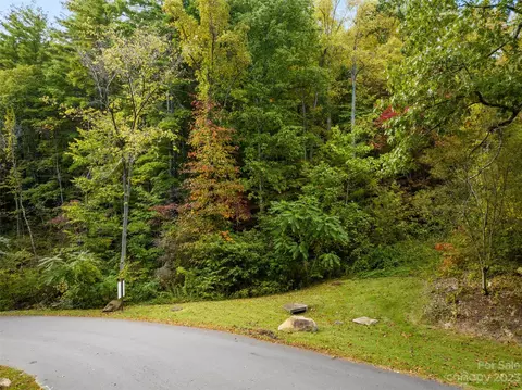 Versant Drive, Asheville, NC 28804