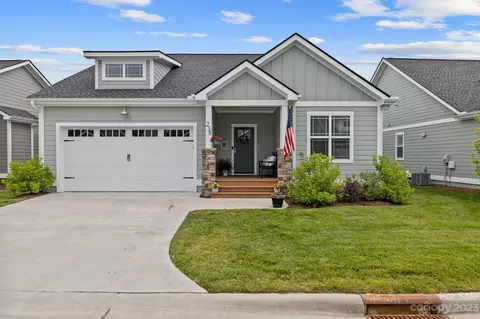 238 Leyland Cir, Hendersonville, NC 28792