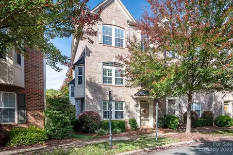 725 Naramore St, Davidson, NC 28036