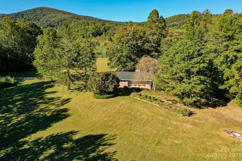 879 Old Clear Creek Rd, Hendersonville, NC 28792