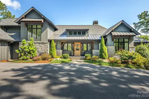 352 Freedom Trail Ct, Zirconia, NC 28790