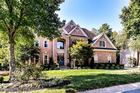 2412 Thomashire Ct, Charlotte, NC 28262